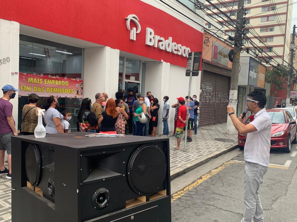 bradesco contra demissoes0810 2